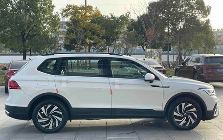 Volkswagen Tiguan II, 2021 год, 2 700 000 рублей, 7 фотография