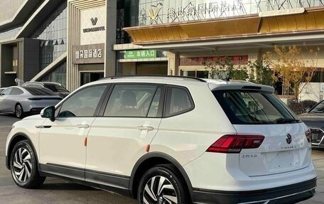 Volkswagen Tiguan II, 2021 год, 2 700 000 рублей, 8 фотография