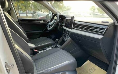 Volkswagen Tiguan II, 2021 год, 2 700 000 рублей, 11 фотография