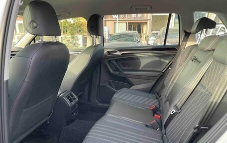 Volkswagen Tiguan II, 2021 год, 2 700 000 рублей, 10 фотография