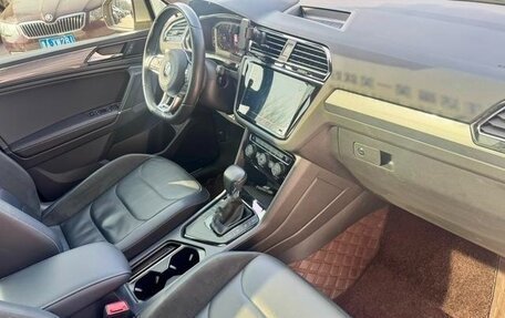 Volkswagen Tiguan II, 2021 год, 2 700 000 рублей, 15 фотография