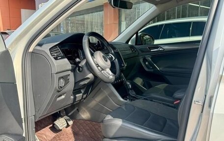 Volkswagen Tiguan II, 2021 год, 2 700 000 рублей, 10 фотография