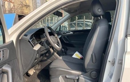 Volkswagen Tiguan II, 2021 год, 2 700 000 рублей, 11 фотография