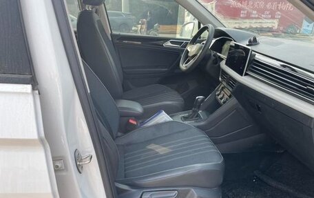 Volkswagen Tiguan II, 2021 год, 2 700 000 рублей, 9 фотография