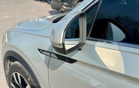 Volkswagen Tiguan II, 2021 год, 2 700 000 рублей, 18 фотография