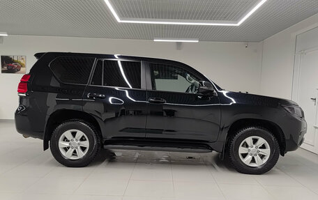 Toyota Land Cruiser Prado 150 рестайлинг 2, 2021 год, 6 900 000 рублей, 4 фотография