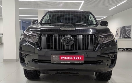 Toyota Land Cruiser Prado 150 рестайлинг 2, 2021 год, 6 900 000 рублей, 2 фотография