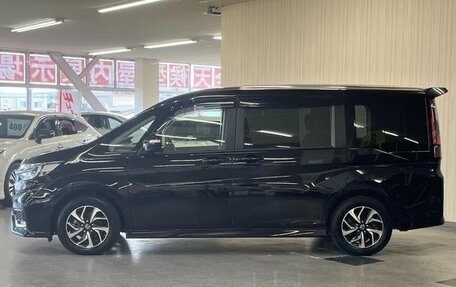 Honda Stepwgn IV, 2018 год, 1 900 000 рублей, 3 фотография