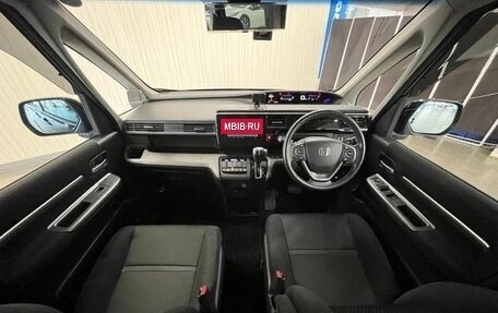 Honda Stepwgn IV, 2018 год, 1 900 000 рублей, 7 фотография