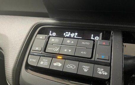 Honda Stepwgn IV, 2018 год, 1 900 000 рублей, 16 фотография