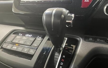 Honda Stepwgn IV, 2018 год, 1 900 000 рублей, 15 фотография