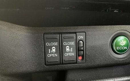 Honda Stepwgn IV, 2018 год, 1 900 000 рублей, 12 фотография