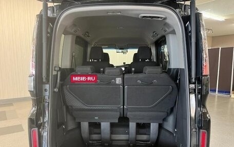 Honda Stepwgn IV, 2018 год, 1 900 000 рублей, 19 фотография