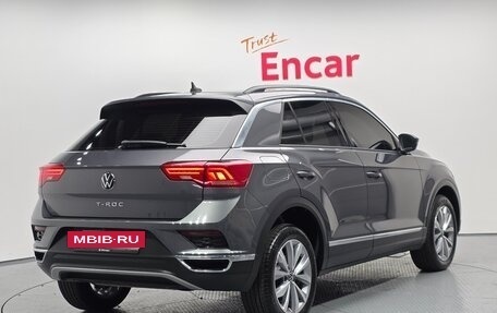 Volkswagen T-Roc I, 2021 год, 2 130 000 рублей, 3 фотография