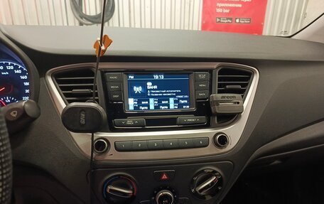 Hyundai Solaris II рестайлинг, 2017 год, 1 230 000 рублей, 4 фотография