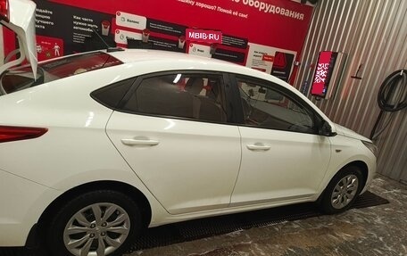 Hyundai Solaris II рестайлинг, 2017 год, 1 230 000 рублей, 11 фотография
