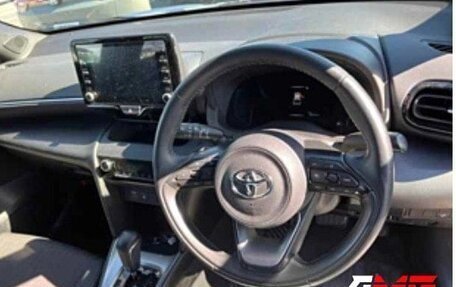 Toyota Yaris Cross, 2022 год, 1 725 000 рублей, 3 фотография