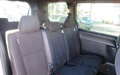 Toyota Noah III, 2017 год, 2 030 000 рублей, 10 фотография