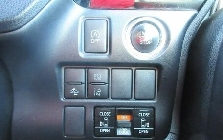 Toyota Noah III, 2017 год, 2 030 000 рублей, 23 фотография