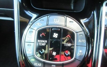 Toyota Noah III, 2017 год, 2 030 000 рублей, 25 фотография