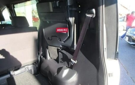 Toyota Noah III, 2017 год, 2 030 000 рублей, 17 фотография