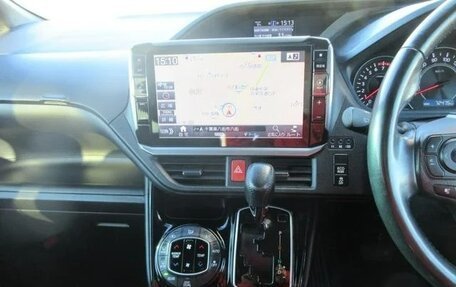 Toyota Noah III, 2017 год, 2 030 000 рублей, 29 фотография