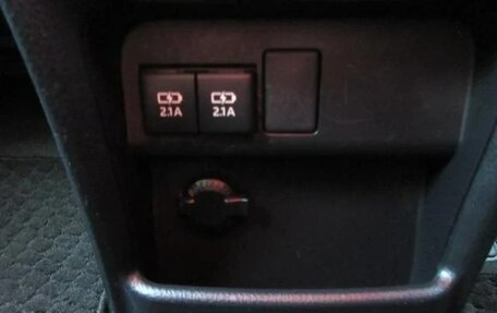 Toyota Noah III, 2017 год, 2 030 000 рублей, 34 фотография