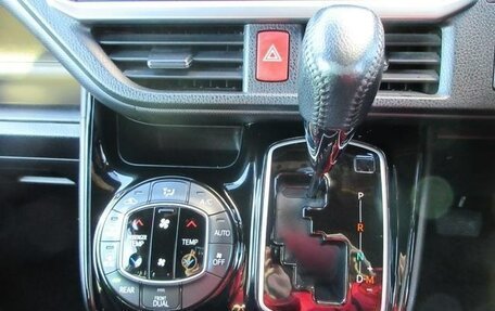 Toyota Noah III, 2017 год, 2 030 000 рублей, 30 фотография