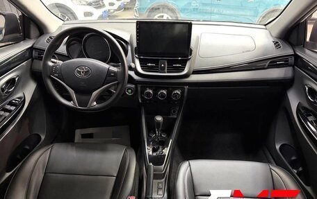 Toyota Yaris XP150 рестайлинг, 2022 год, 1 468 000 рублей, 3 фотография