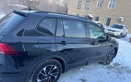 Volkswagen Tiguan II, 2020 год, 2 850 000 рублей, 2 фотография