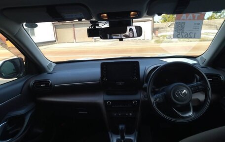 Toyota Yaris Cross, 2023 год, 1 530 000 рублей, 35 фотография