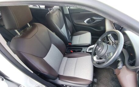 Toyota Yaris Cross, 2023 год, 1 530 000 рублей, 33 фотография