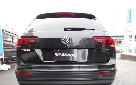 Volkswagen Tiguan II, 2017 год, 1 670 000 рублей, 6 фотография