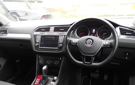 Volkswagen Tiguan II, 2017 год, 1 670 000 рублей, 11 фотография