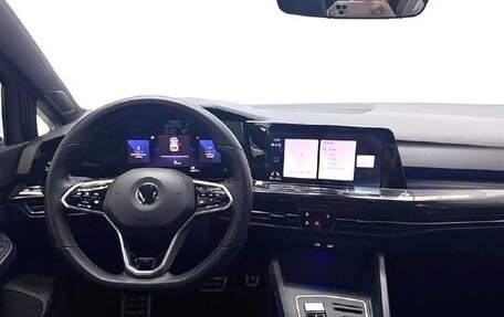 Volkswagen Golf VIII, 2022 год, 1 900 000 рублей, 10 фотография