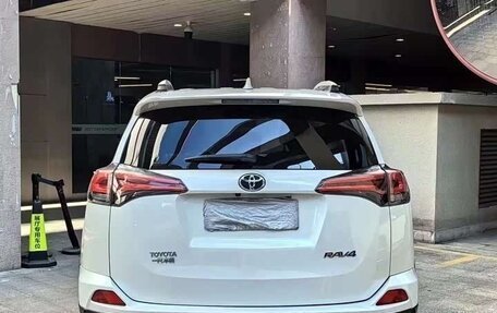 Toyota RAV4, 2018 год, 2 050 000 рублей, 3 фотография