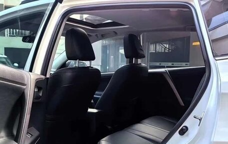 Toyota RAV4, 2018 год, 2 050 000 рублей, 6 фотография