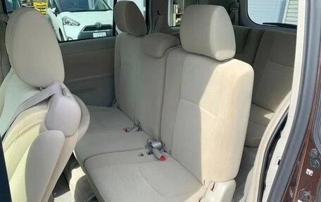 Toyota ISis I, 2012 год, 989 000 рублей, 10 фотография