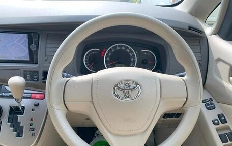 Toyota ISis I, 2012 год, 989 000 рублей, 16 фотография