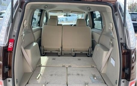 Toyota ISis I, 2012 год, 989 000 рублей, 14 фотография