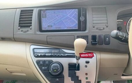 Toyota ISis I, 2012 год, 989 000 рублей, 17 фотография