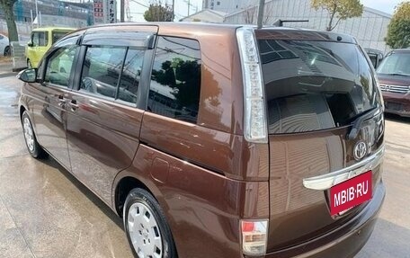 Toyota ISis I, 2012 год, 989 000 рублей, 34 фотография