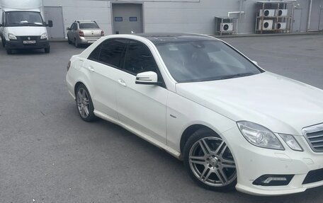 Mercedes-Benz E-Класс, 2011 год, 1 350 000 рублей, 3 фотография