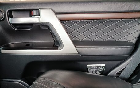 Toyota Land Cruiser 200, 2018 год, 7 700 000 рублей, 15 фотография