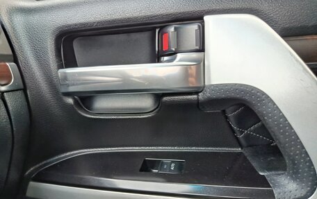 Toyota Land Cruiser 200, 2018 год, 7 700 000 рублей, 19 фотография