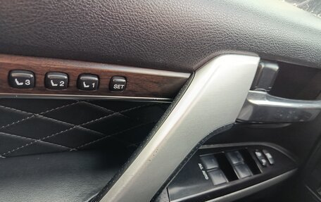 Toyota Land Cruiser 200, 2018 год, 7 700 000 рублей, 20 фотография