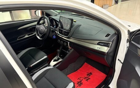 Toyota Yaris XP150 рестайлинг, 2022 год, 1 410 000 рублей, 16 фотография