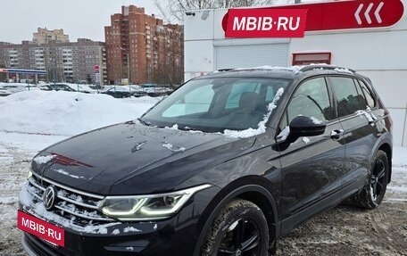 Volkswagen Tiguan II, 2021 год, 3 850 000 рублей, 2 фотография