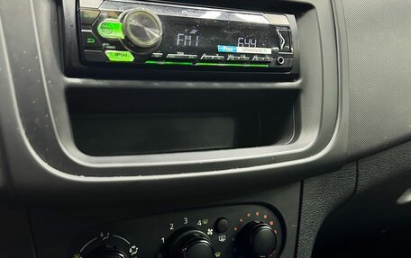 Renault Logan II, 2018 год, 685 000 рублей, 11 фотография