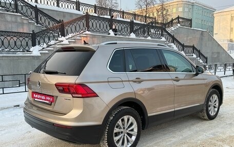 Volkswagen Tiguan II, 2018 год, 2 590 000 рублей, 11 фотография